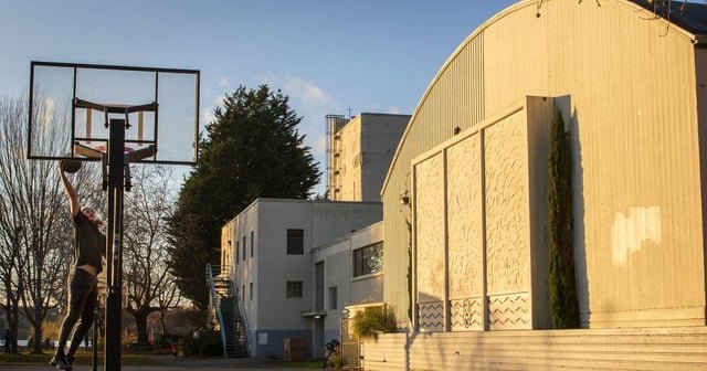Seattle plans to build new Green Lake pool, renovate community center