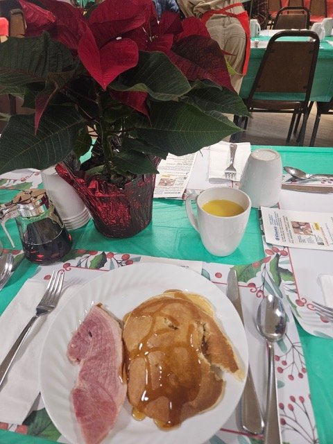 HAPPENING NOW: Kiwanis Club of West Seattle’s 2025 holiday pancake breakfast