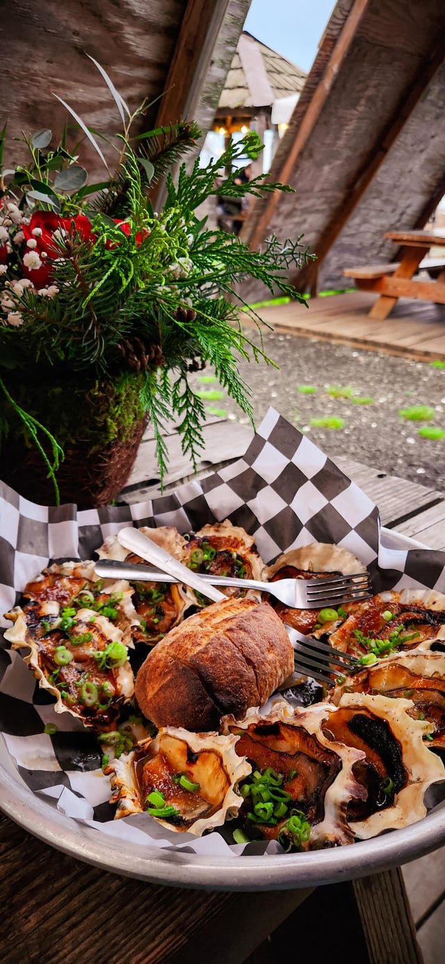 Whoever made the post about “oysters are best in December,” thank you.