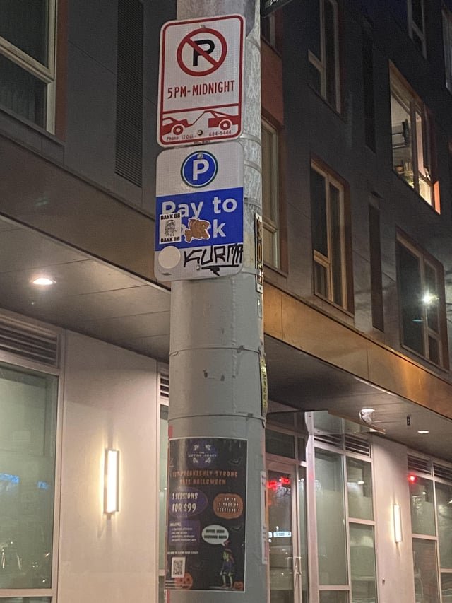 I see the 5PM-Midnight sign though the block is still full of parked cars so I was wondering if the sign didn’t apply on Sundays similarly to parking costs not applying on Sundays?