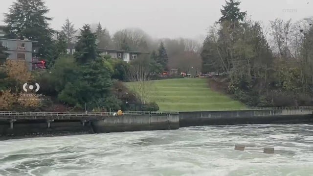 Kayaker dies after being pulled from water near Ballard Locks