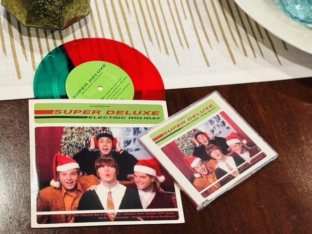 Happy Holidays to all the mid to late 90s Seattle teens.