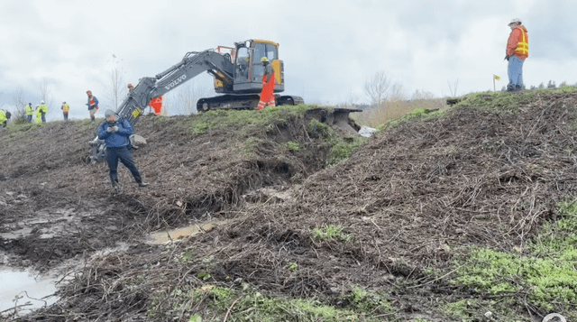 alternate angle on green river levee breach in tukwila