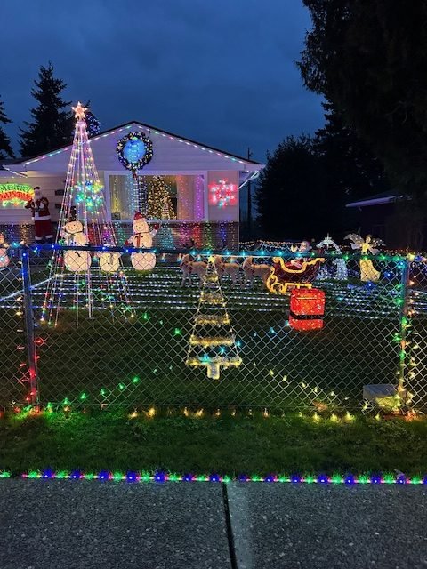 TONIGHT’S LIGHTS: Twinkling on 25th