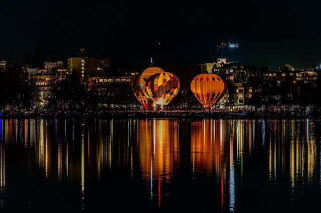 Hot air balloons at Green Lake. 12/13/25.