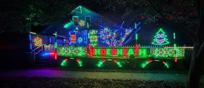 WEST SEATTLE CHRISTMAS LIGHTS: 37th/Graham music-synched show begins