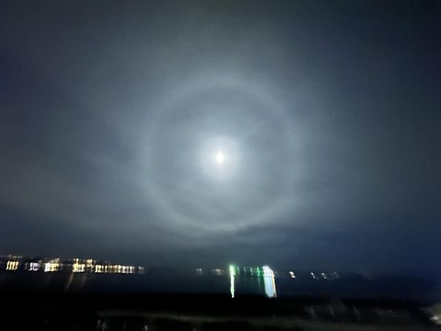 Lunar halo above Seattle tonight!