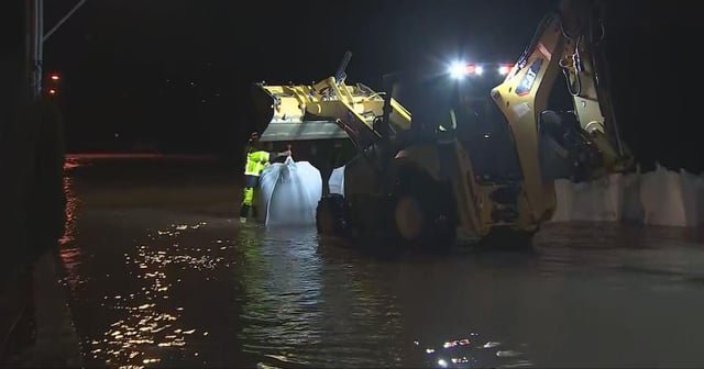 Evacuations ordered in Pacific as White River levee fails