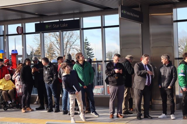 Thousands Pack Trains for Launch of Federal Way Light Rail »» The Urbanist