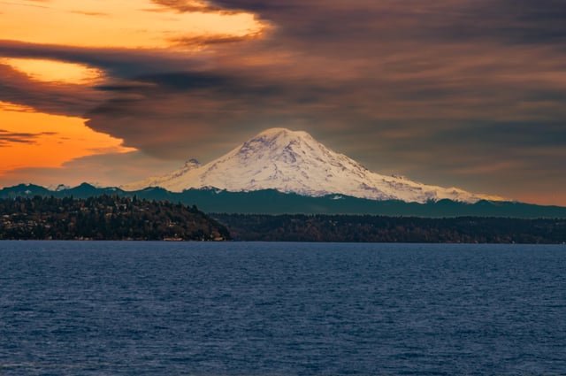 Mt Rainier making a majestic appearance