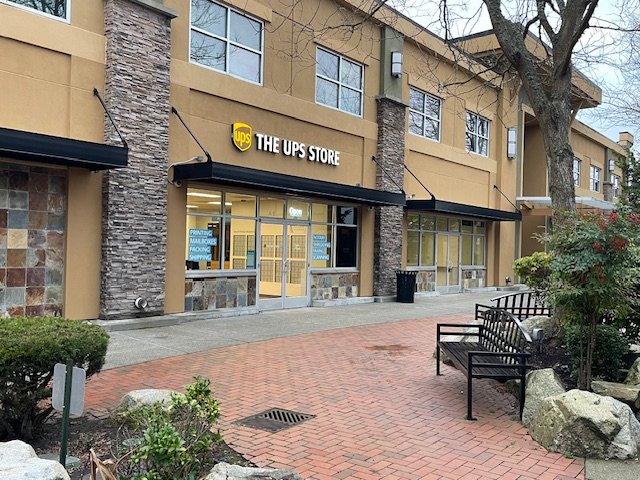 BIZNOTE FOLLOWUP: First day for West Seattle’s new UPS Store