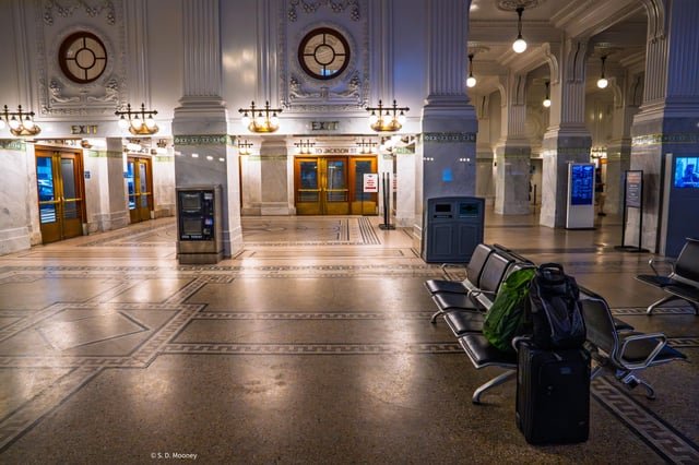 I took the train today in Seattle for the first time, like, 30 years! [OC – photos of King St Station]