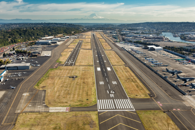 How should nearby Boeing Field control airport noise?