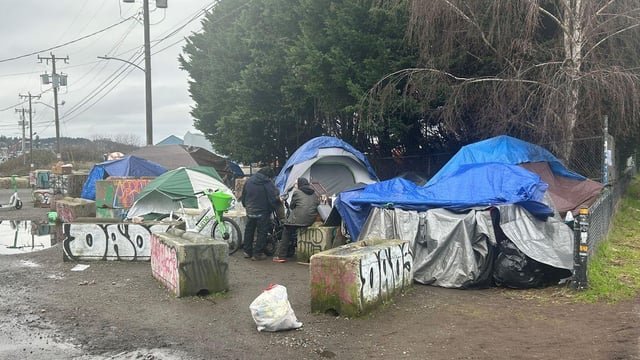 Seattle postpones Ballard encampment sweep amid criticism of mayor’s homelessness strategy