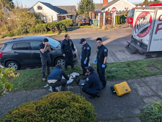 WEST SEATTLE CRIME WATCH: Plumbing crew bear-sprayed by tool thieves