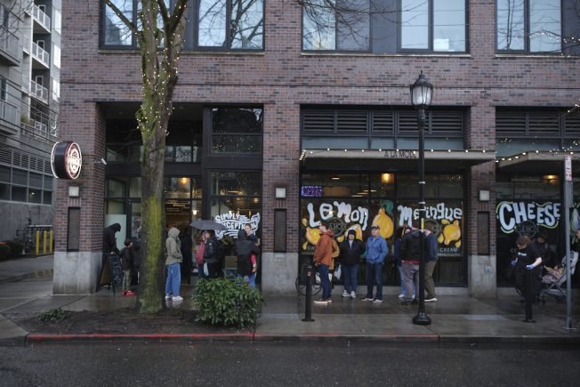 WEST SEATTLE WEEKEND SCENE: First-ever Sweet Stroll in The Junction