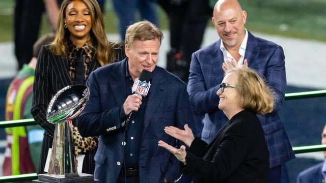 Seahawks announce they’re for sale