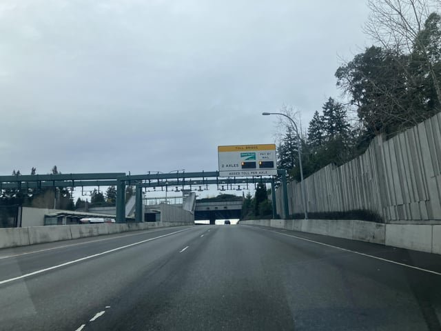If the sign lists no prices, does that mean crossing the 520 bridge is free?