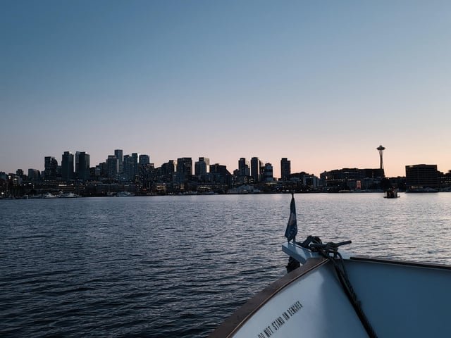 Twilight pic of the skyline during a Dinner Cruise
