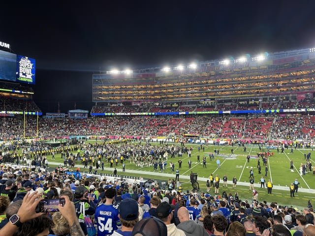 Congrats team! 👏 Also, many thanks to the kind people here who gave me tips on where to buy a sports jersey last week. 💚💙💚💙