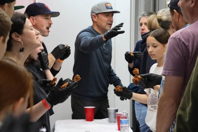 Winging it in West Seattle: ‘Hot Ones 10’raises tongue temps and donation dollars