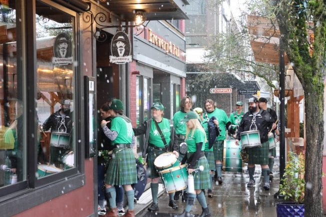 VIDEO: After the flakes, the pipes! Cascadia Pipe Band’s West Seattle visit