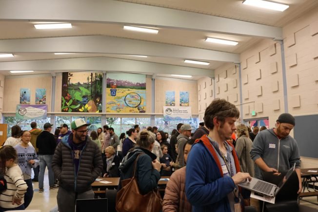 Big turnout for info meeting on adding Highly Capable program to Alki Elementary, with one question left unanswered