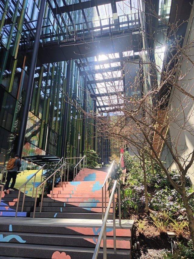 Was walking by Amazon earlier and thought the sun looked really pretty. I don’t like Amazon but this little area in their offices is really aesthetic
