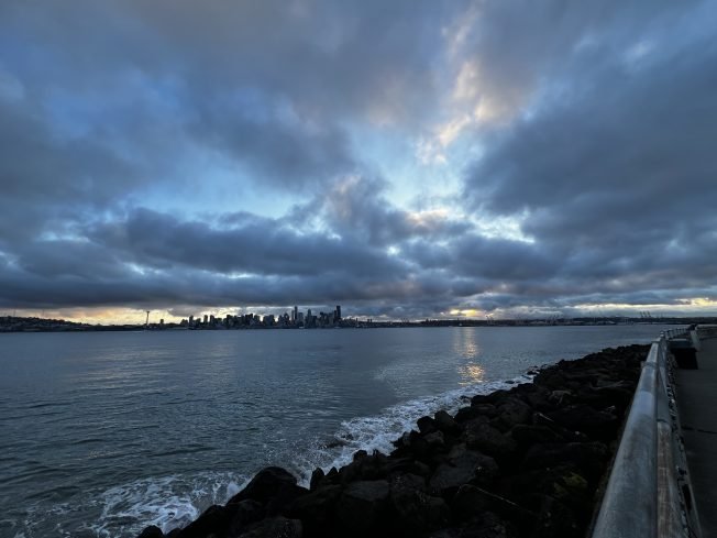 Admiral, Fauntleroy neighborhood gatherings, West Seattle Community Orchestras concert, dine-out fundraiser, more for your Tuesday