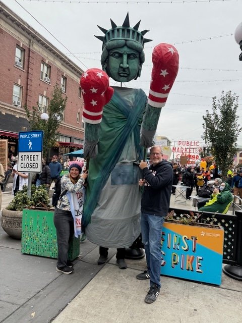 NO KINGS: The West Seattle sculptor behind an unforgettable protest puppet