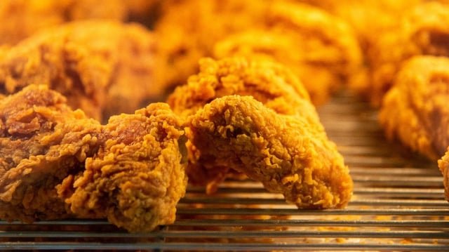 Houston TX Hot Chicken celebrates it’s grand opening in Belltown this Saturday