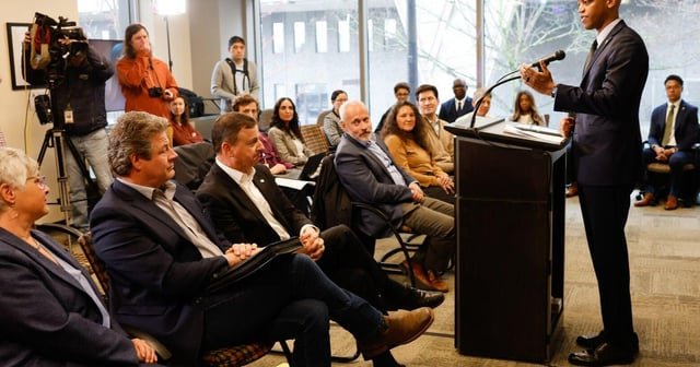 WA leaders should’ve known crooks would cash $1B blank check