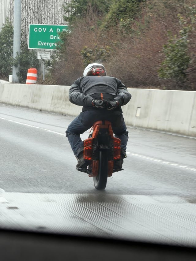 This idiot on 520 in the rain
