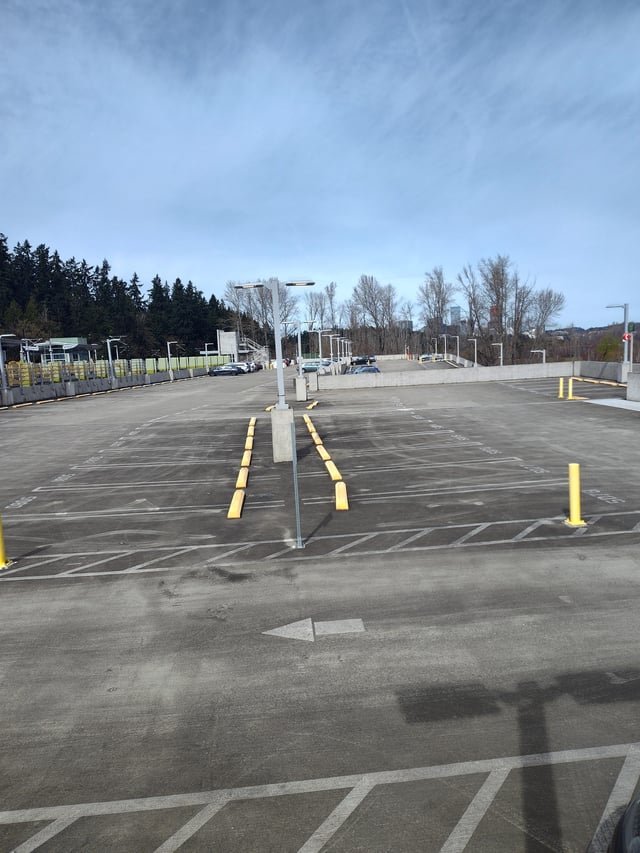 Disappointed to see plenty of empty stalls at Bellevue South Park and Ride