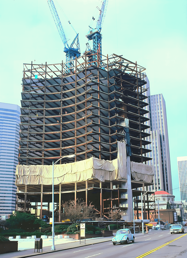 Columbia center steel rising, October 1983 [2048 x 2828]