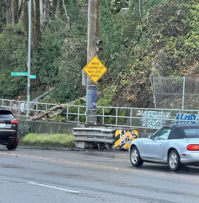 You asked, so we asked: About not-necessarily-accurate ‘When Flashing Use High Bridge’ signage