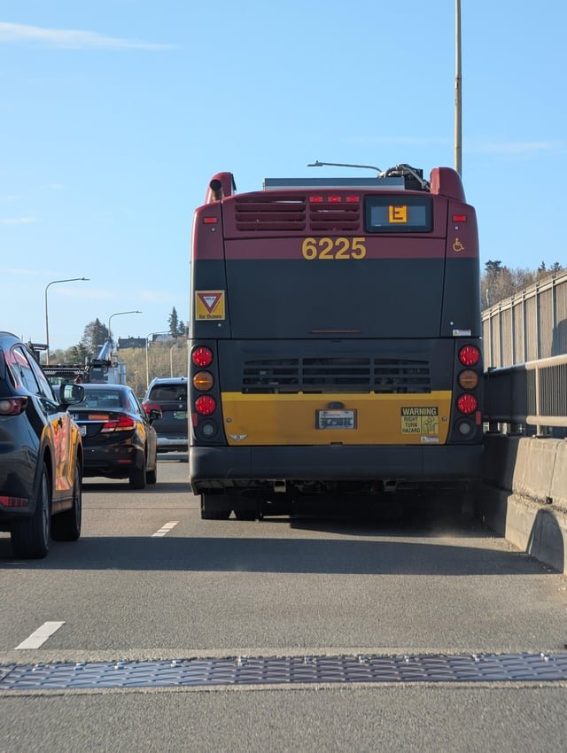 Driver of 6225 deserves a raise!