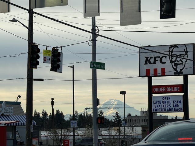 Being able to see Rainier from Aurora somehow feels wrong…