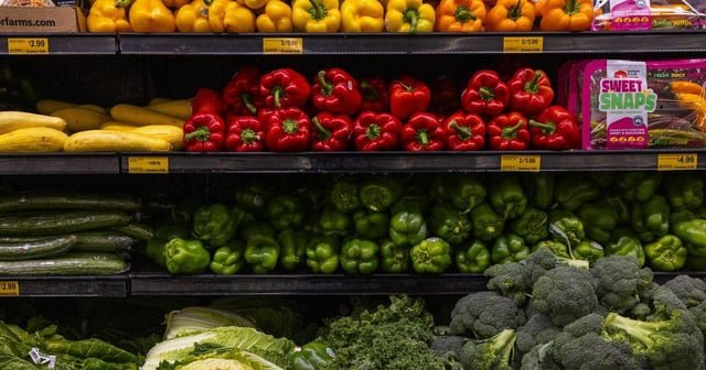 Seattle offers $80 farmers market gift cards to low-income older adults