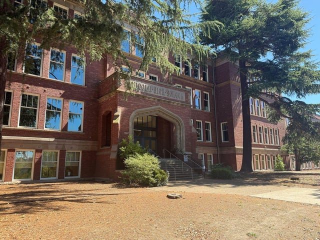 Issue 27 — Lincoln High School Athletic Fields: Three Proposals, Many Opinions