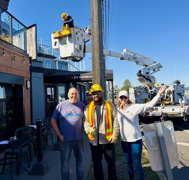FOLLOWUP: Promised lighting installed outside Alki businesses, in hopes that brighter = safer