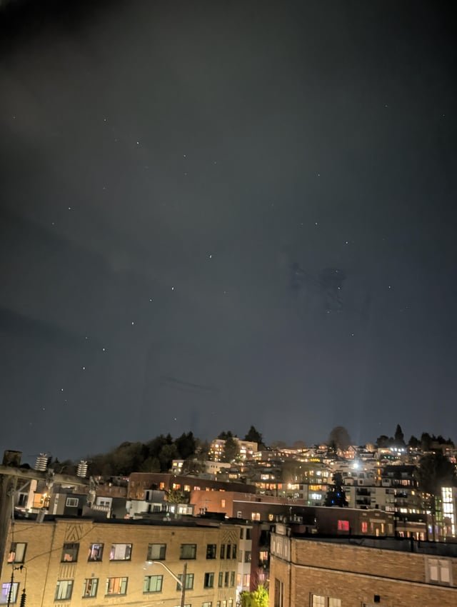 Wtf is in the sky? Starlink?