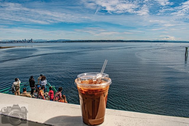 Best coffee with a view on the planet. And why I’m never leaving Seattle. . . except to grab a coffee, and sail right back! 😎🧋⛴️🗻