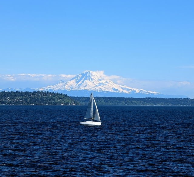 If you were sailing between West Seattle and Blaine Island at 5pm today, here’s your picture