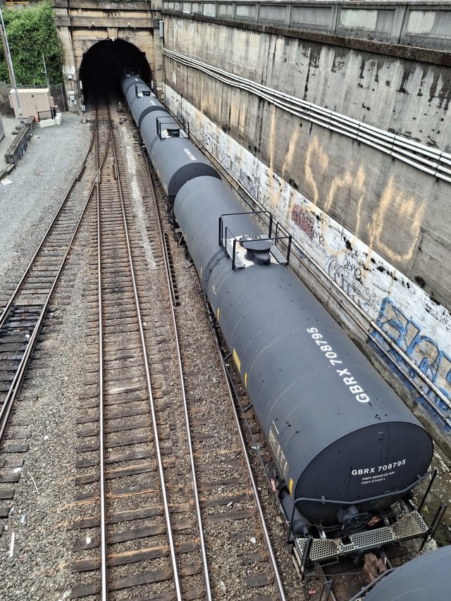 Gas tankers coming into seattle
