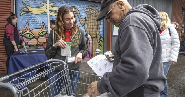 WA pet food banks see surging demand amid layoffs, high costs