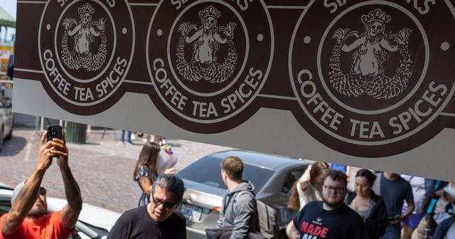 Starbucks Pike Place Market unionizing. about time!