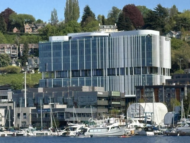 What is the pattern on the Alexandria Center building?