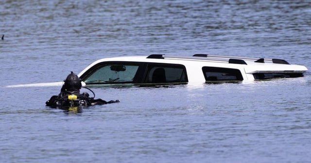 How did this SUV wind up in Lake Washington? Police seeking answers