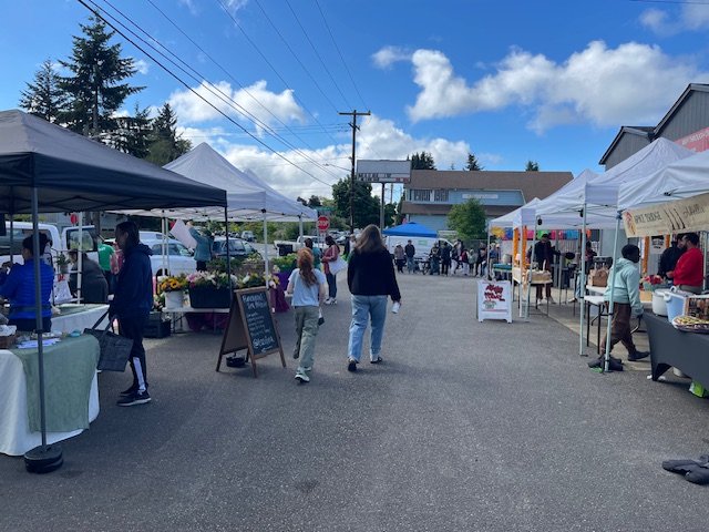 HAPPENING NOW: Delridge Farmers’ Market opening day at new Highland Park site